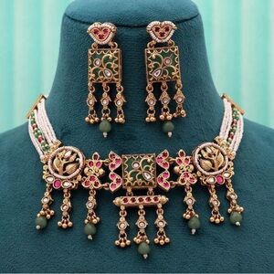 Elegant Gold and Green Necklace Set